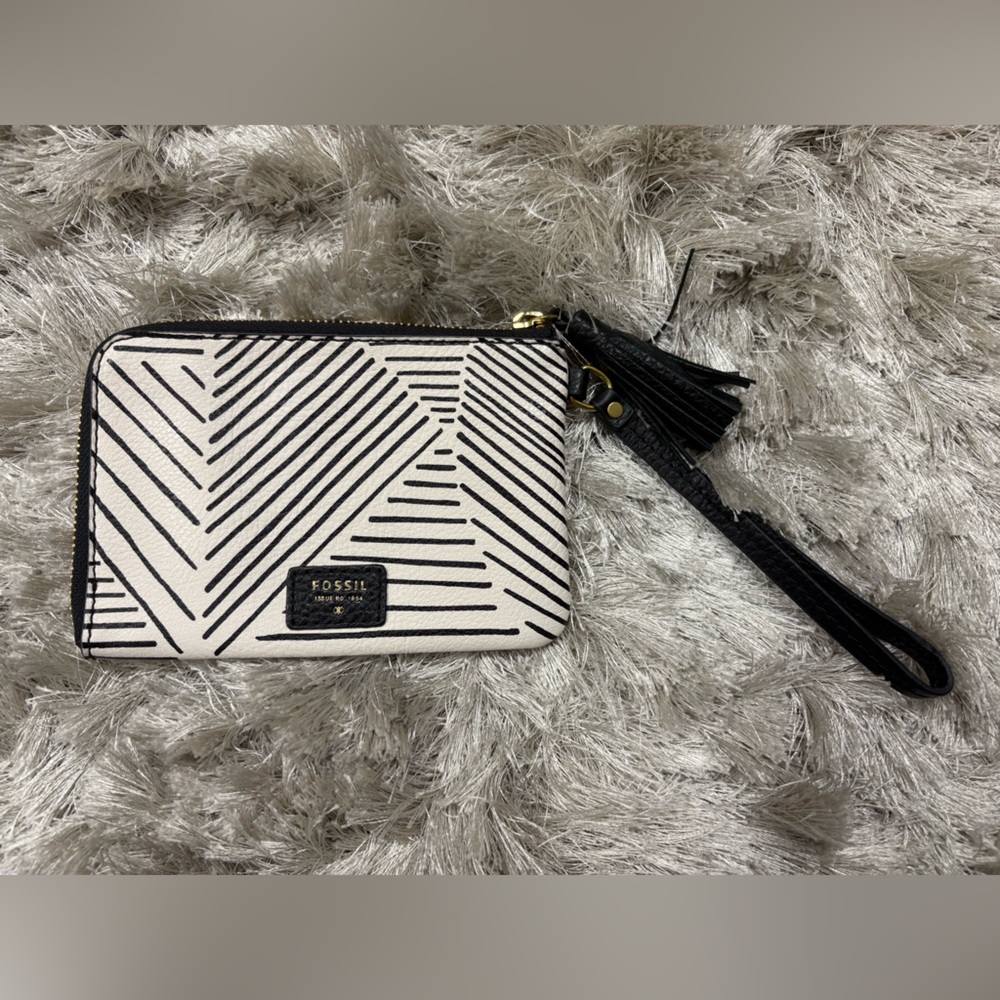 Fossil Geometric Black and Cream Wristlet